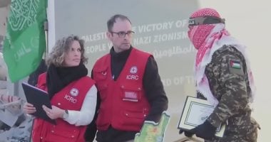 الصليب الأحمر يلتقي بحماس لتسلم الجندي عيدان ألكسندر 2 الصليب الأحمر يلتقي بحماس لتسلم الجندي عيدان ألكسندر