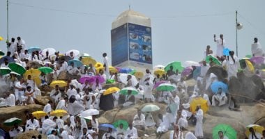 استقبال حافل بالورود والأناشيد وفرحة كبيرة لحجاج القرعة في المدينة المنورة 2 استقبال حافل بالورود والأناشيد وفرحة كبيرة لحجاج القرعة في المدينة المنورة