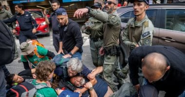 اشتباكات قوية بين إسرائيليين والشرطة في مظاهرات القدس ضد نتنياهو 2 اشتباكات قوية بين إسرائيليين والشرطة في مظاهرات القدس ضد نتنياهو