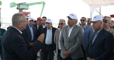 رئيس الوزراء يزور مشروعي "رووتس" و"سكاي للموانئ" للتفقد 2 رئيس الوزراء يزور مشروعي “رووتس” و”سكاي للموانئ” للتفقد