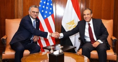 وزير الخارجية يناقش مع مستشار ترامب عدة قضايا إقليمية 2 وزير الخارجية يناقش مع مستشار ترامب عدة قضايا إقليمية