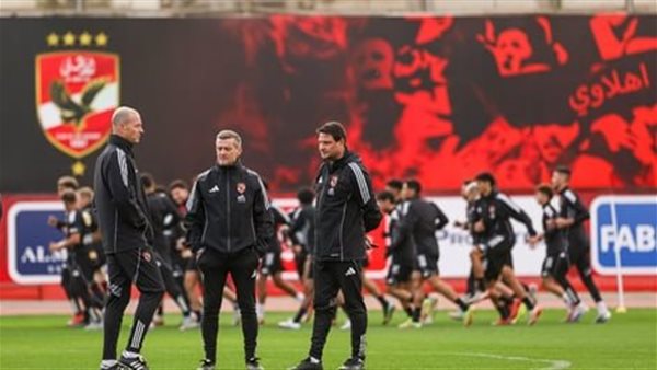 الأهلي يجري محاضرة فنية وتقسيمة قوية قبل مواجهة طلائع الجيش