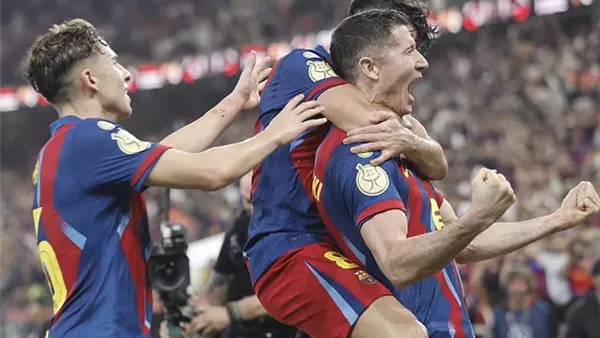 برشلونة يتوج بكأس السوبر الإسباني بعد فوزه على ريال مدريد في الكلاسيكو