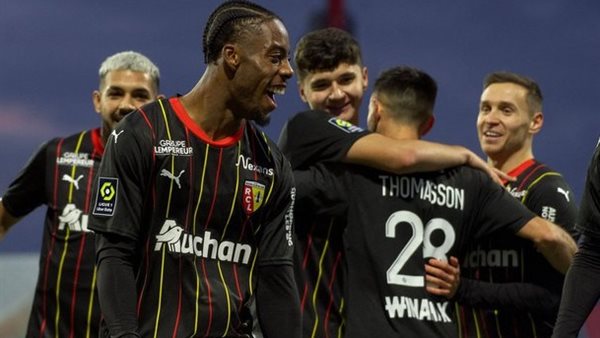 لانس يتصدر الدوري الفرنسي بعد انتصاره على أوكسير