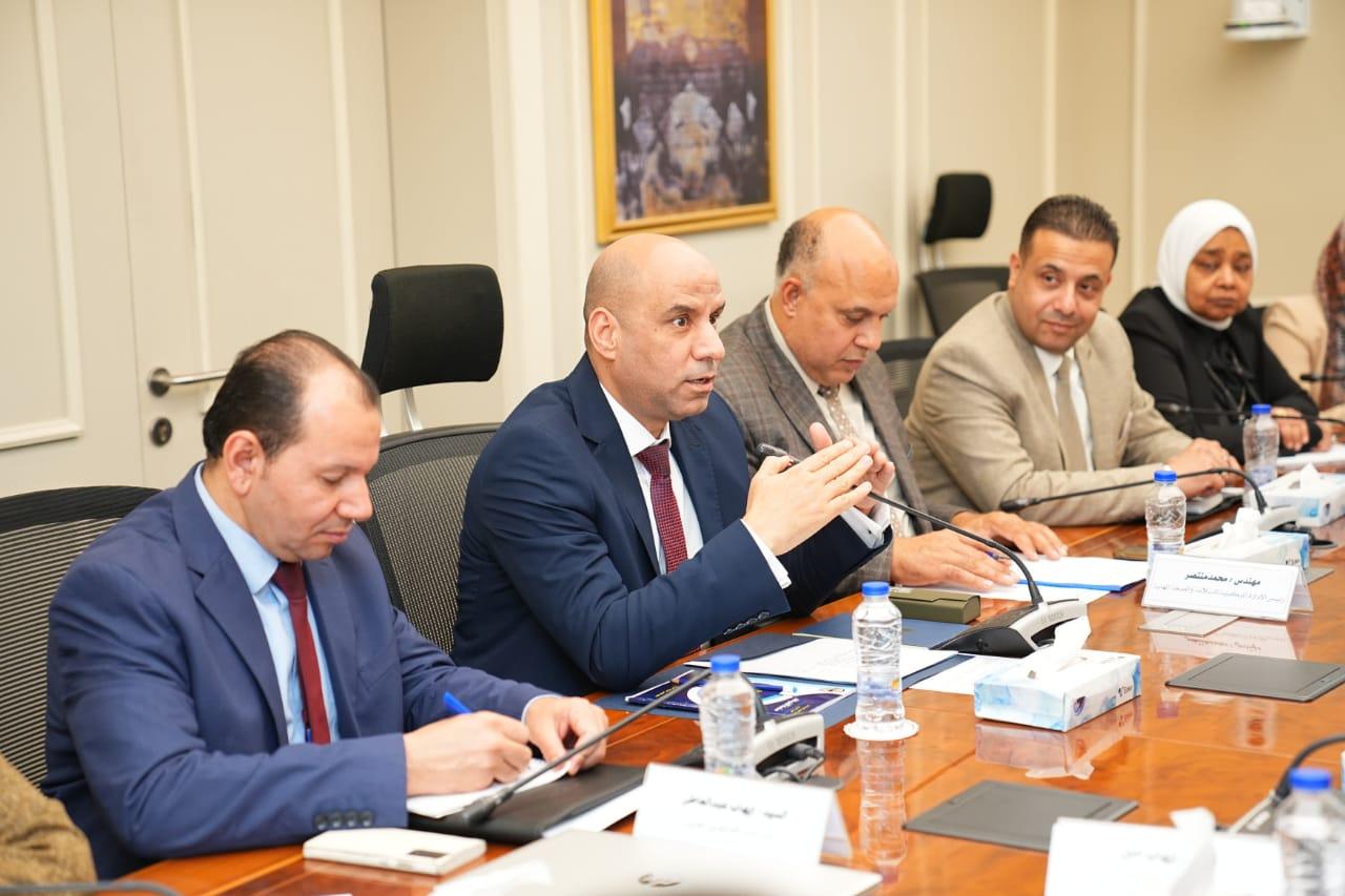 وزيرا الصناعة والعمل