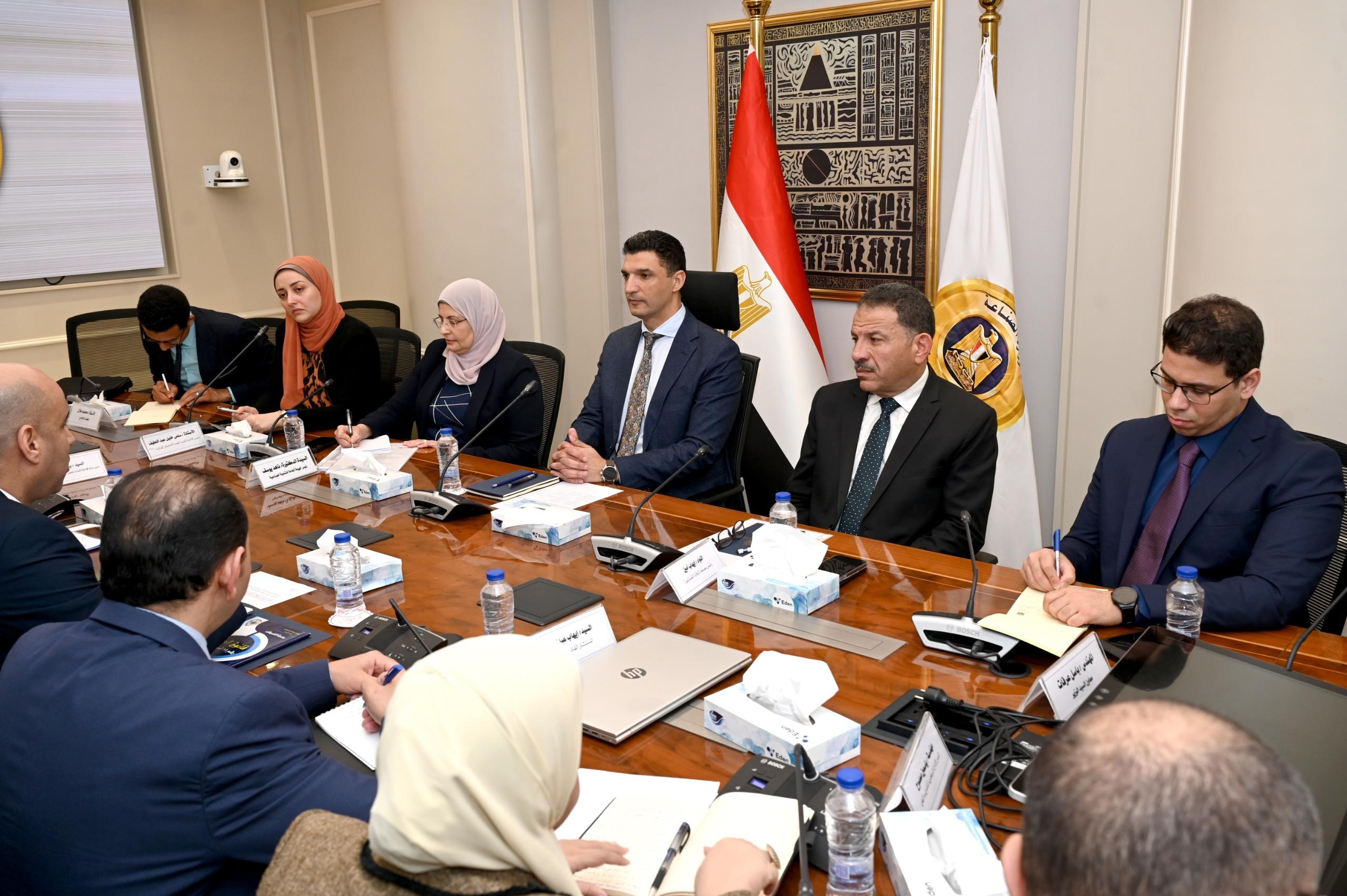 وزيرا الصناعة والعمل
