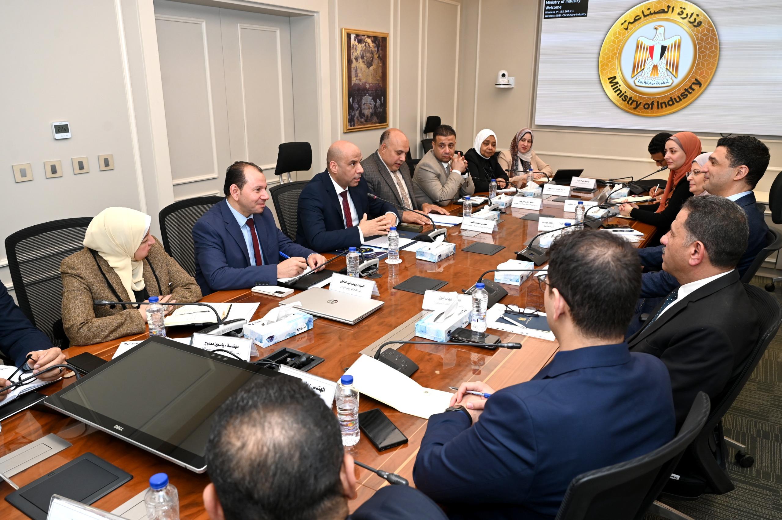 وزيرا الصناعة والعمل