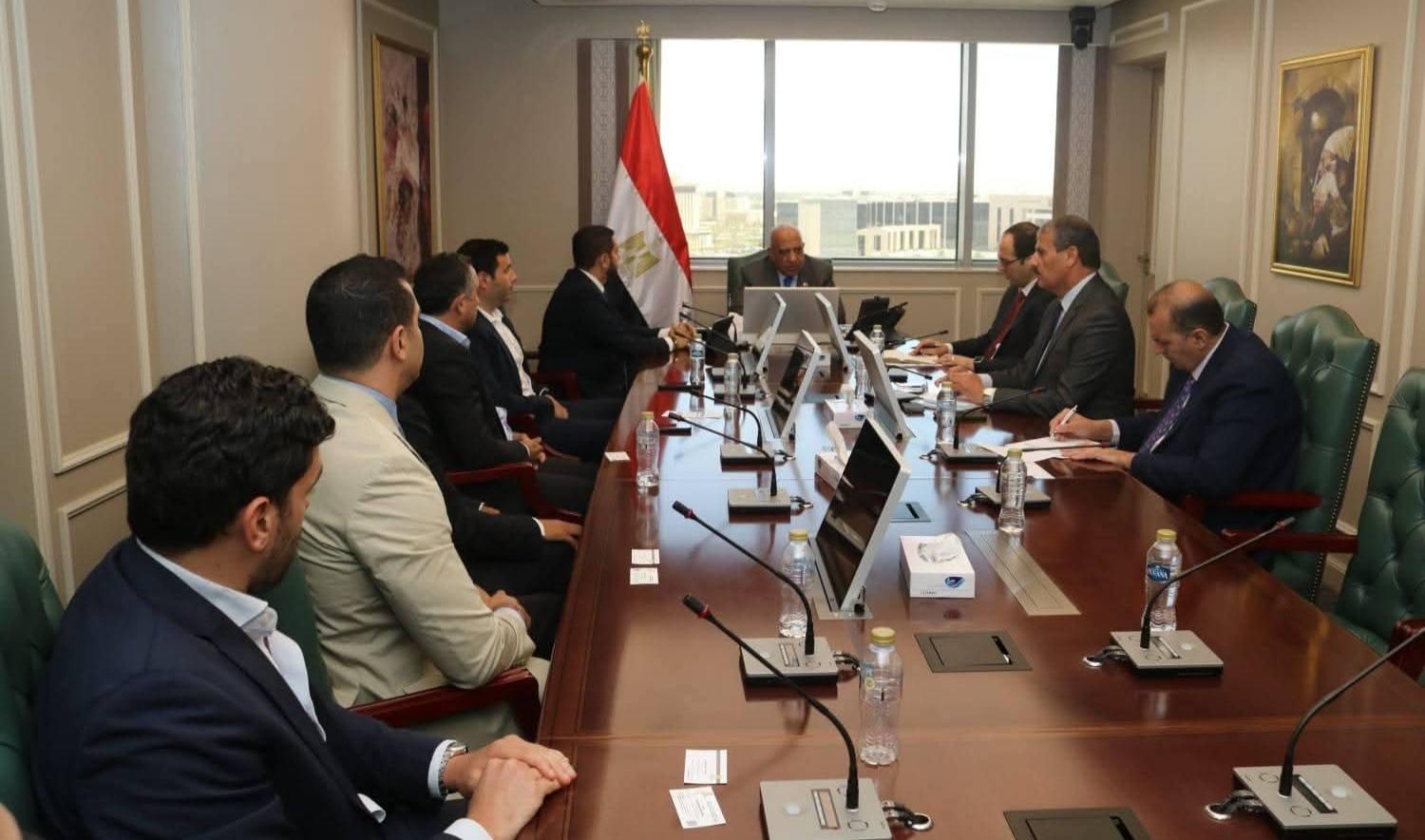 اجتماع وزير الكهرباء