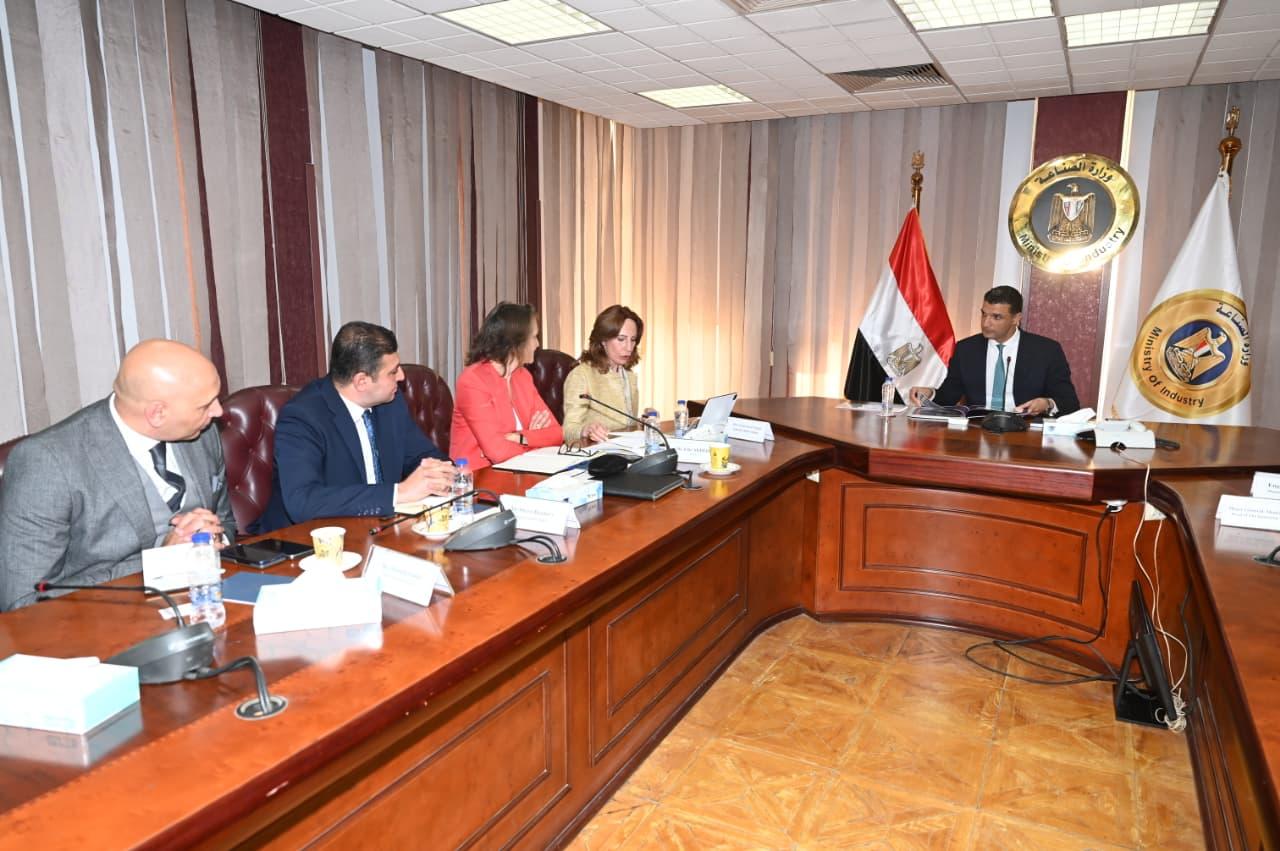 لقاء وزير الصناعة مع شركات غوروك