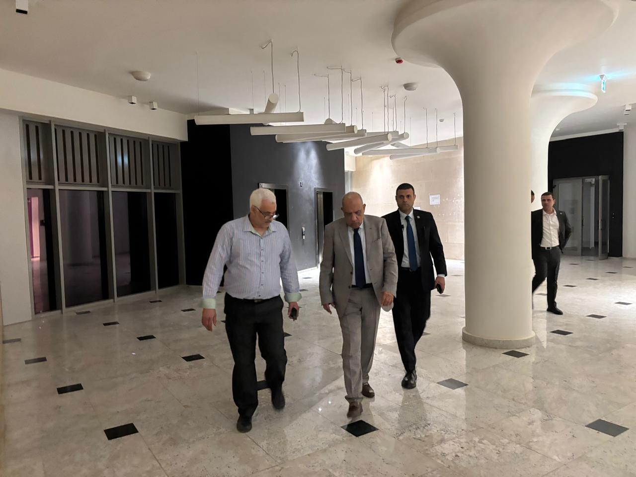 وزير الكهرباء خلال اللقاء