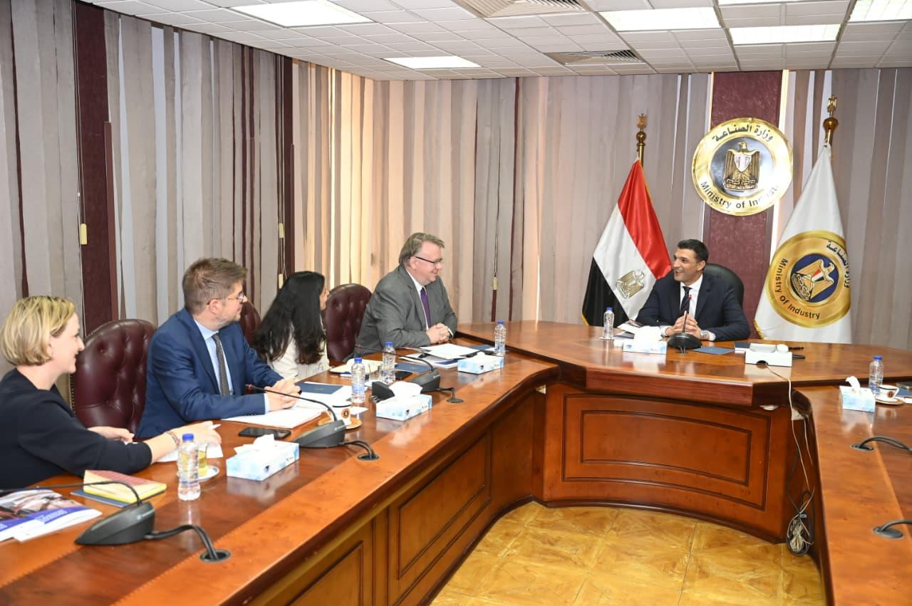 وزير الصناعة