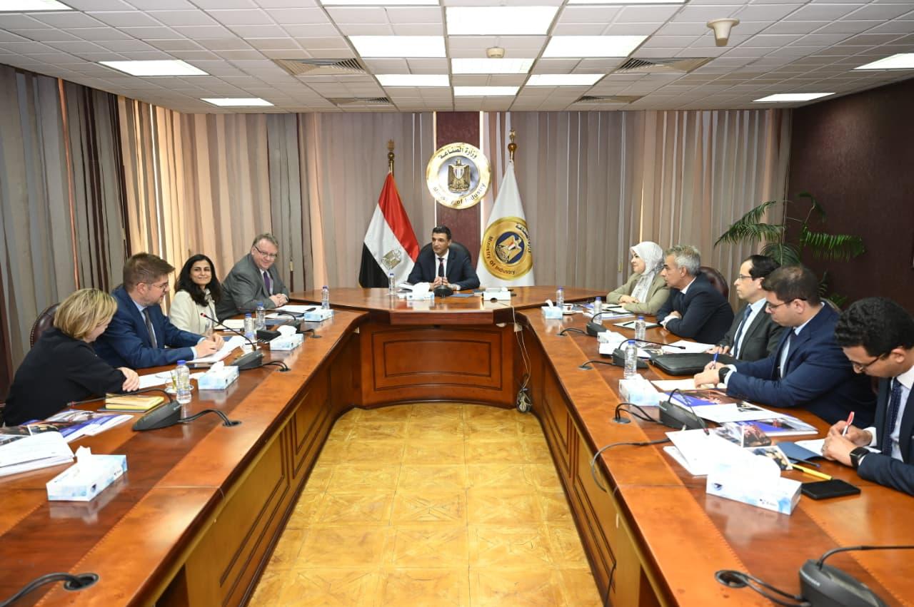 وزير الصناعة