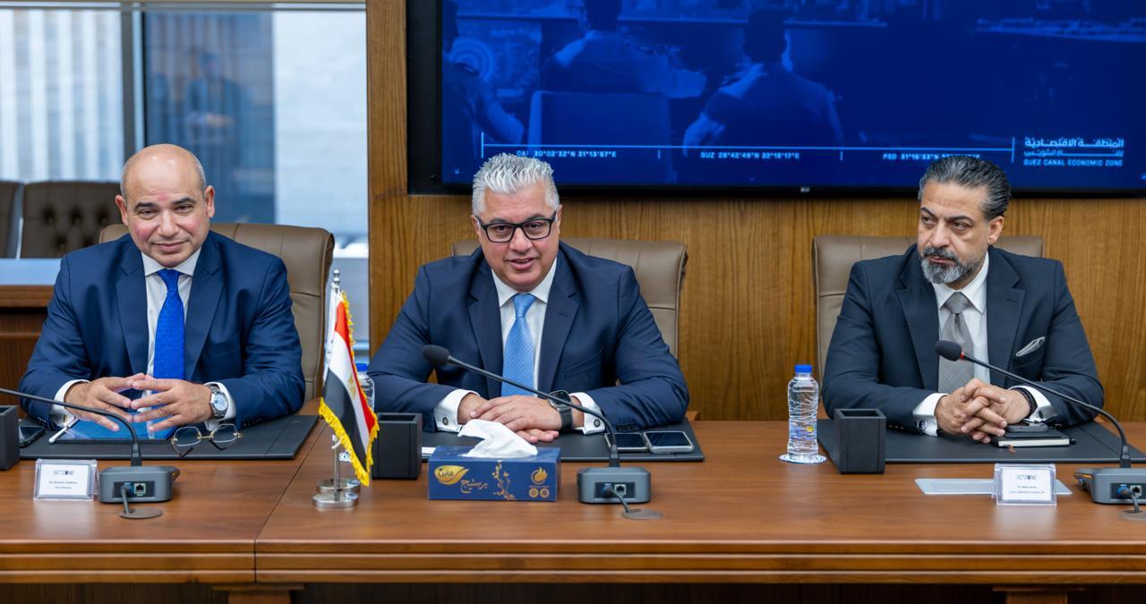 رئيس اقتصادية قناة السويس يستقبل وفد الصين