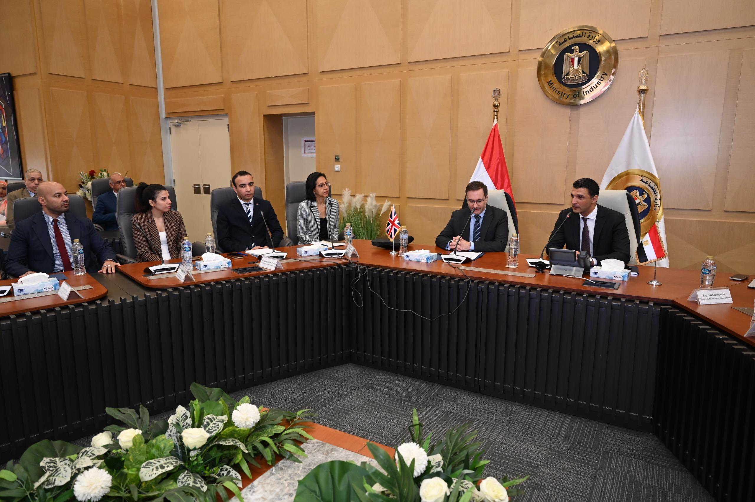مائدة مستديرة للشركات البريطانية الصناعية