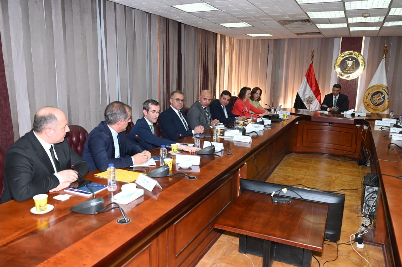 لقاء وزير الصناعة مع شركات غوروك