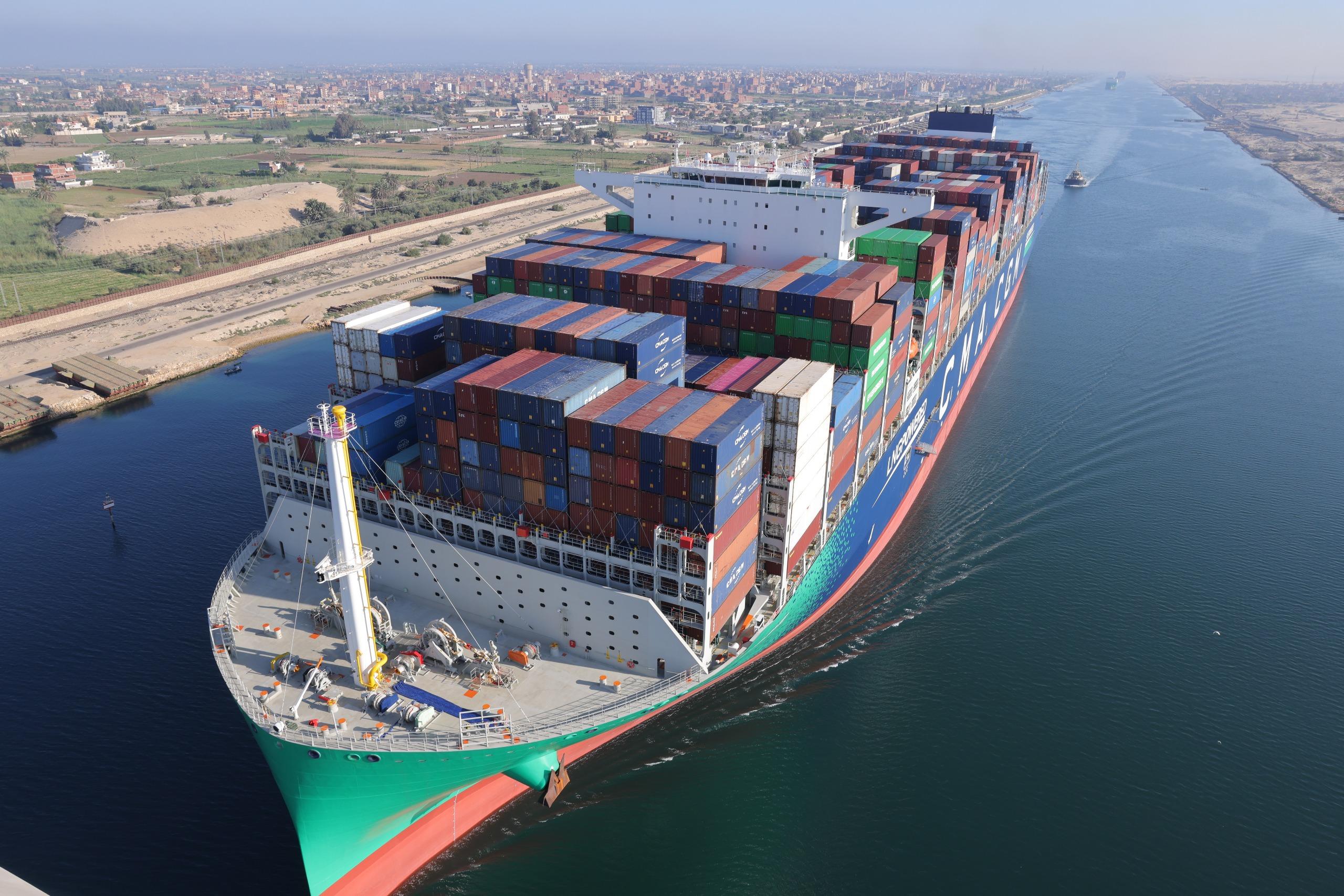 عبور السفينة العملاقة CMA CGM VENDOME