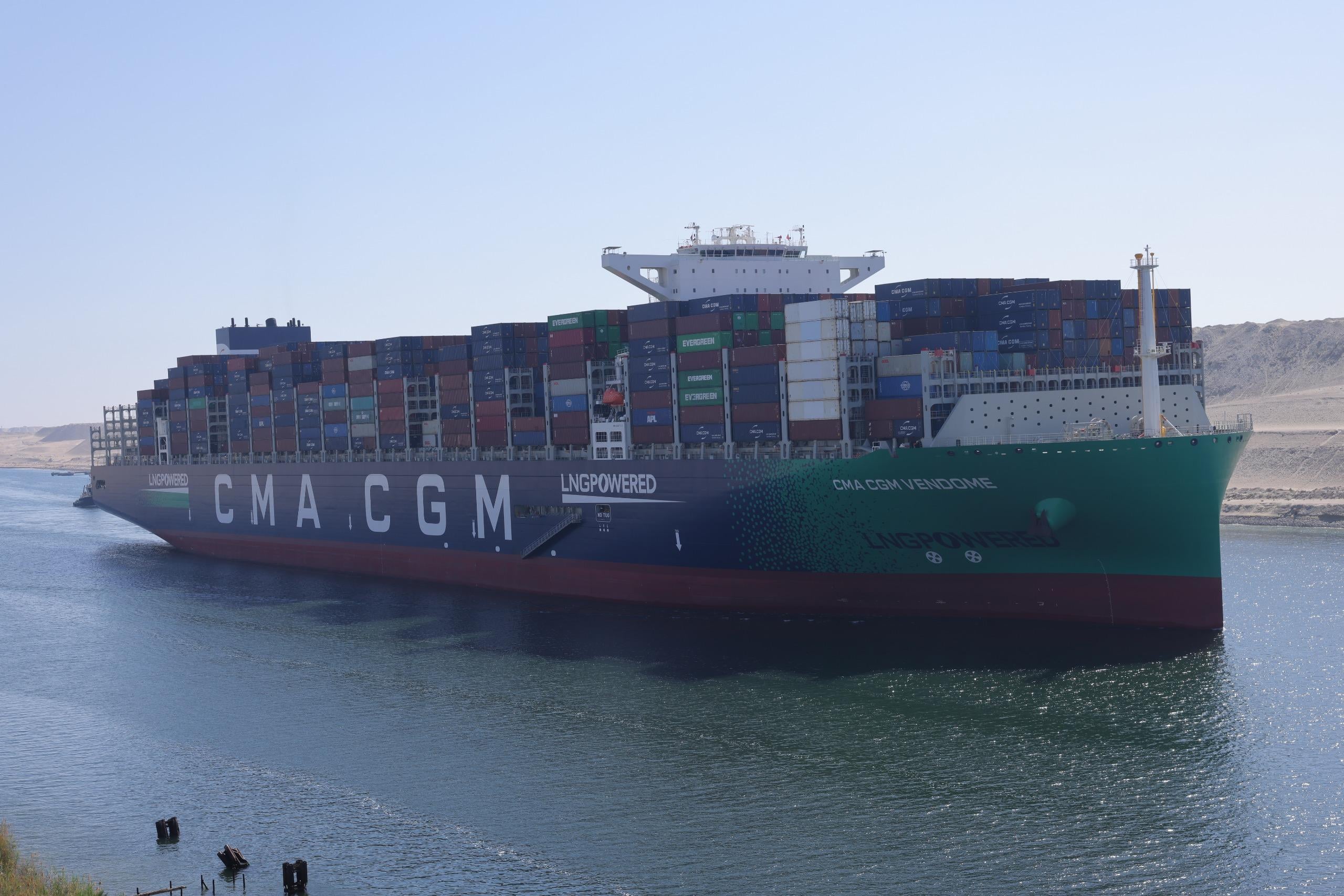 عبور السفينة العملاقة CMA CGM VENDOME