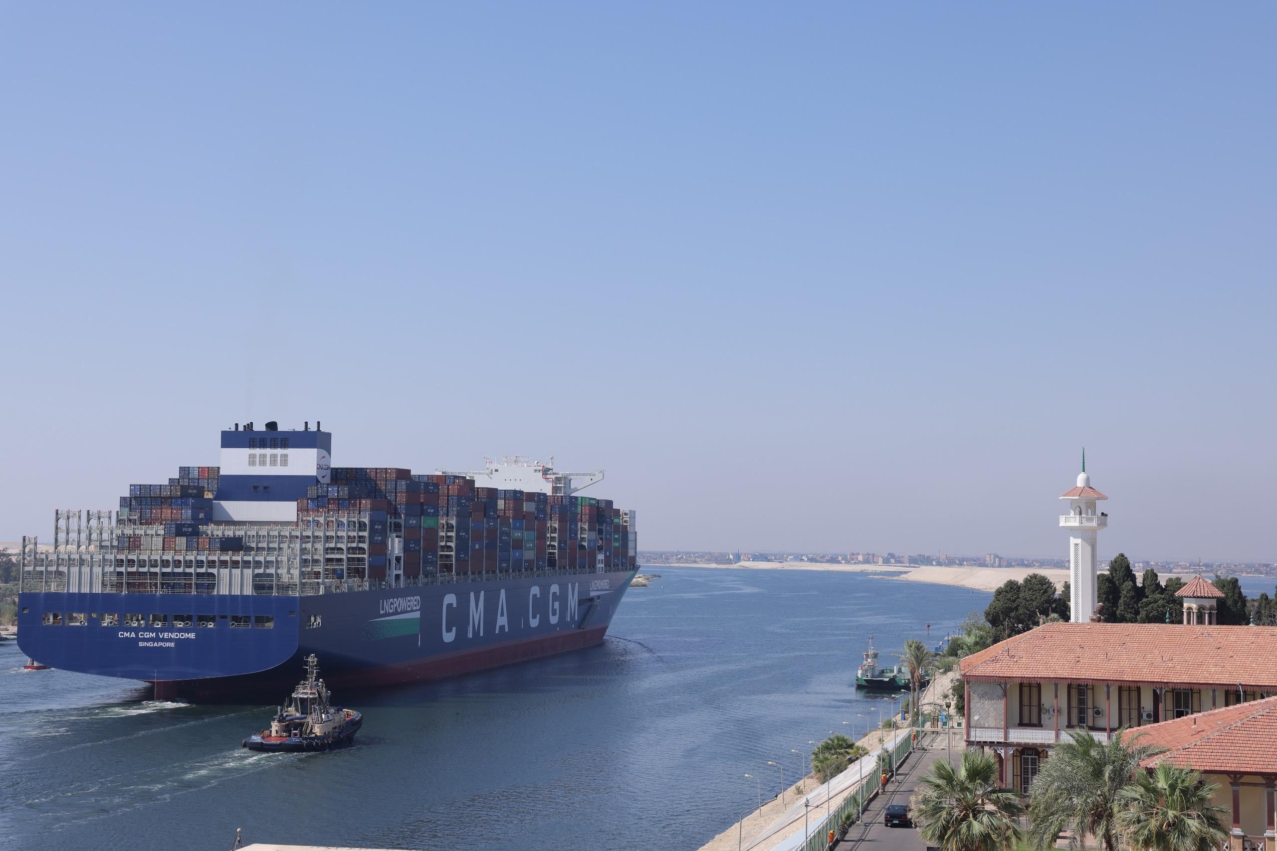 عبور السفينة العملاقة CMA CGM VENDOME