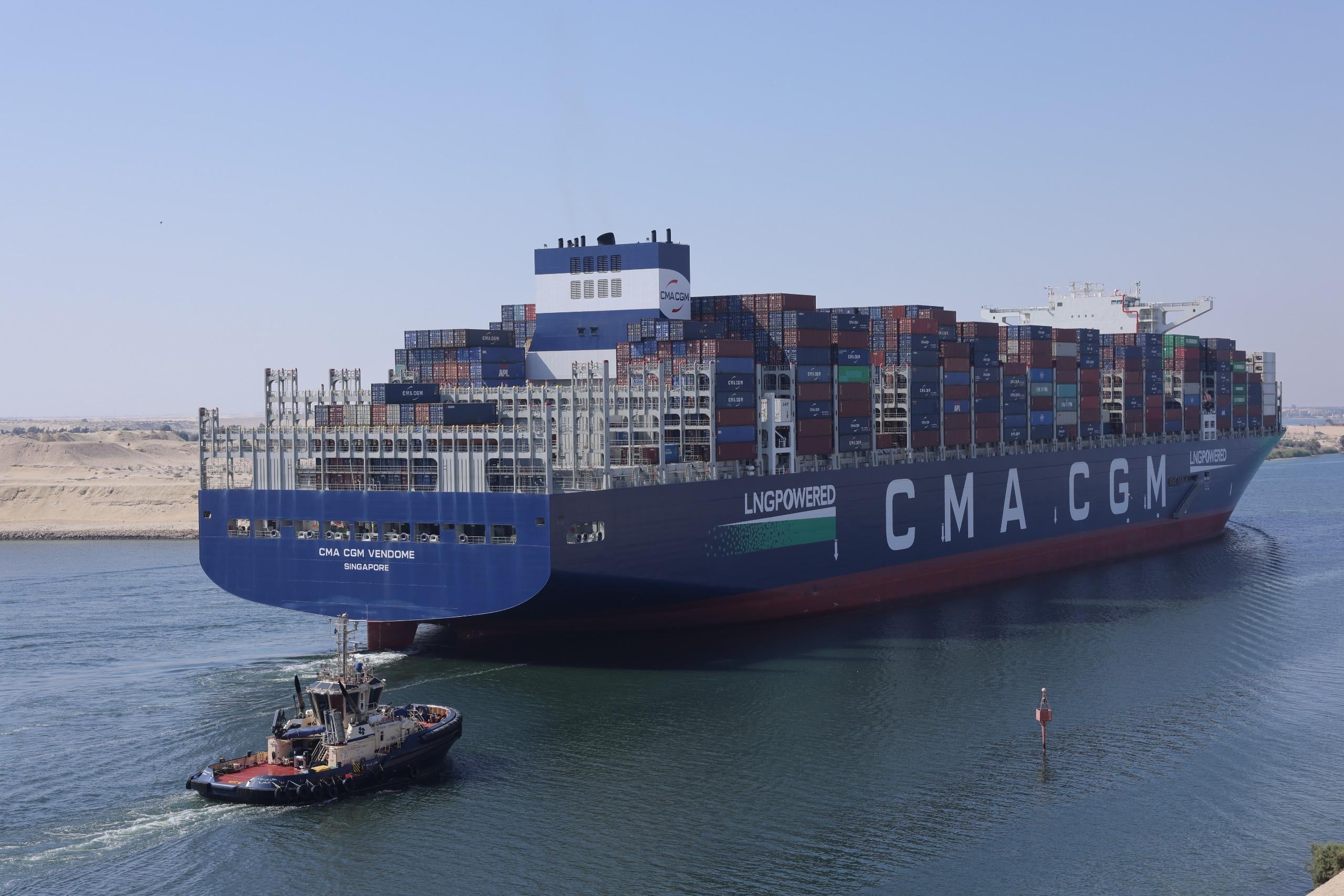 عبور السفينة العملاقة CMA CGM VENDOME