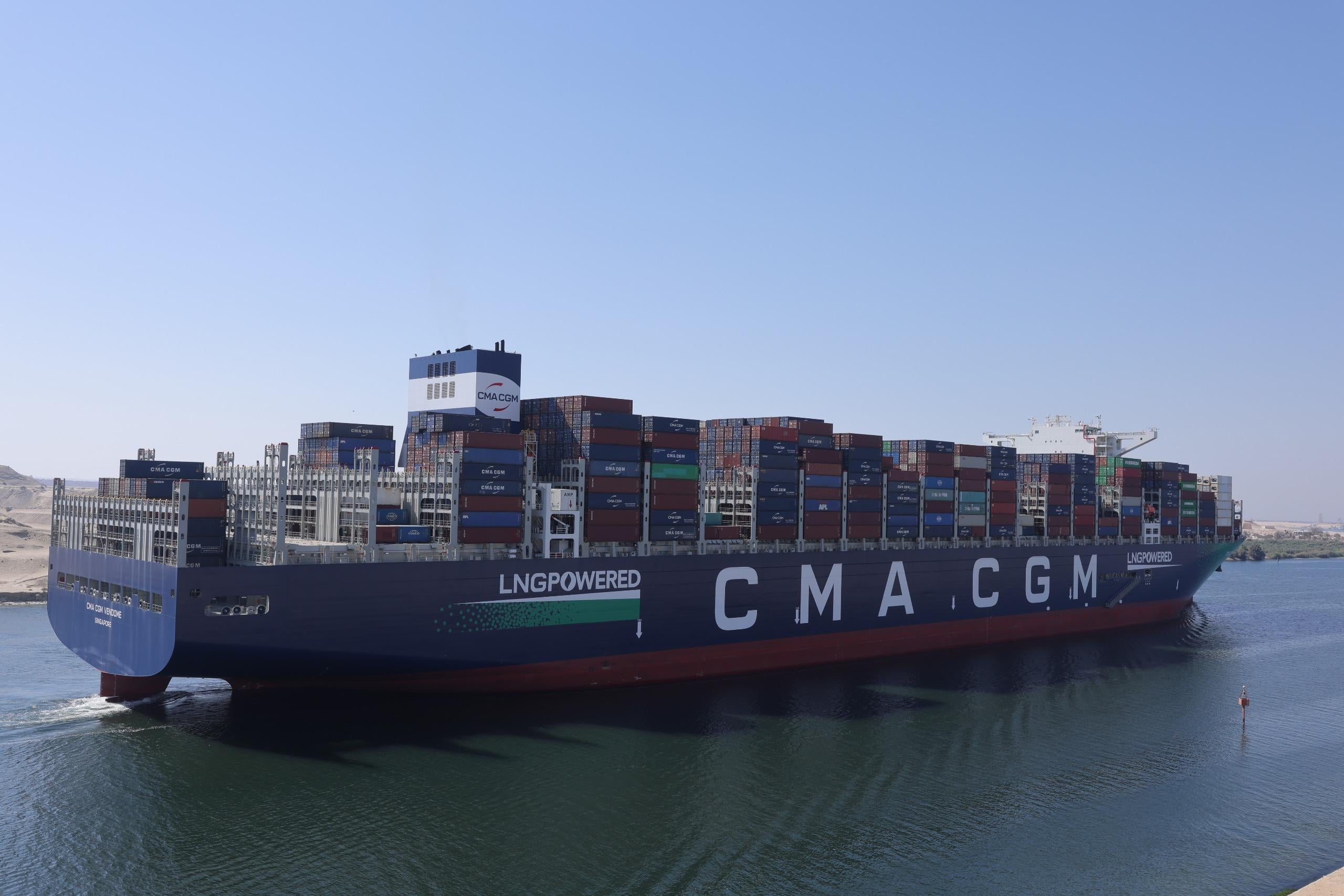 عبور السفينة العملاقة CMA CGM VENDOME