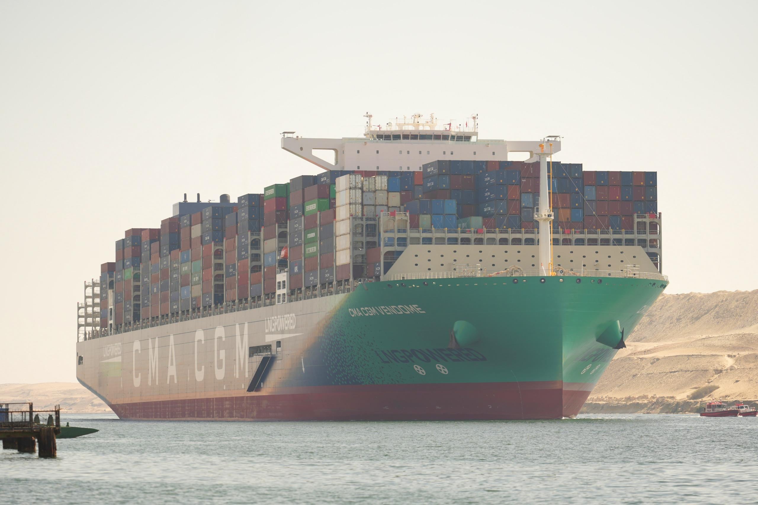 عبور السفينة العملاقة CMA CGM VENDOME