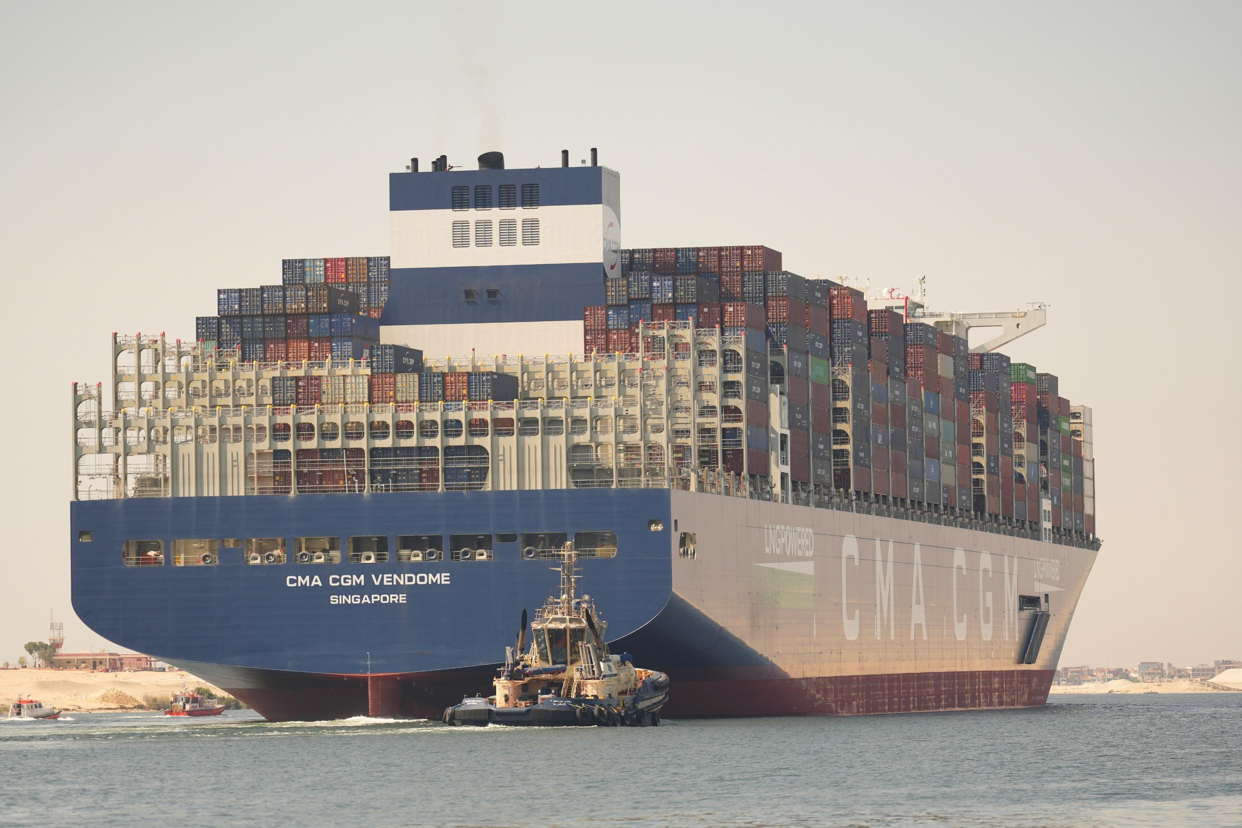 عبور السفينة العملاقة CMA CGM VENDOME