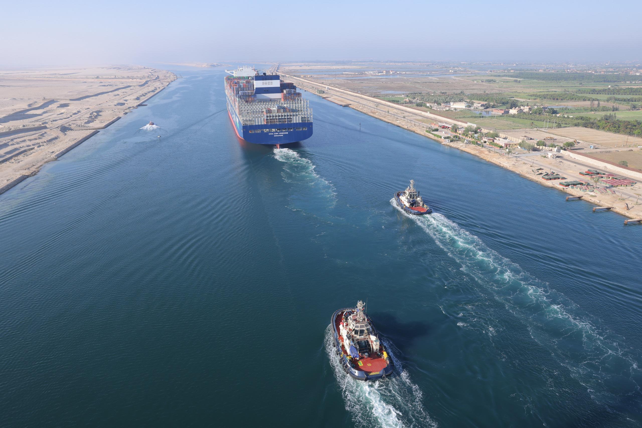 عبور السفينة العملاقة CMA CGM VENDOME