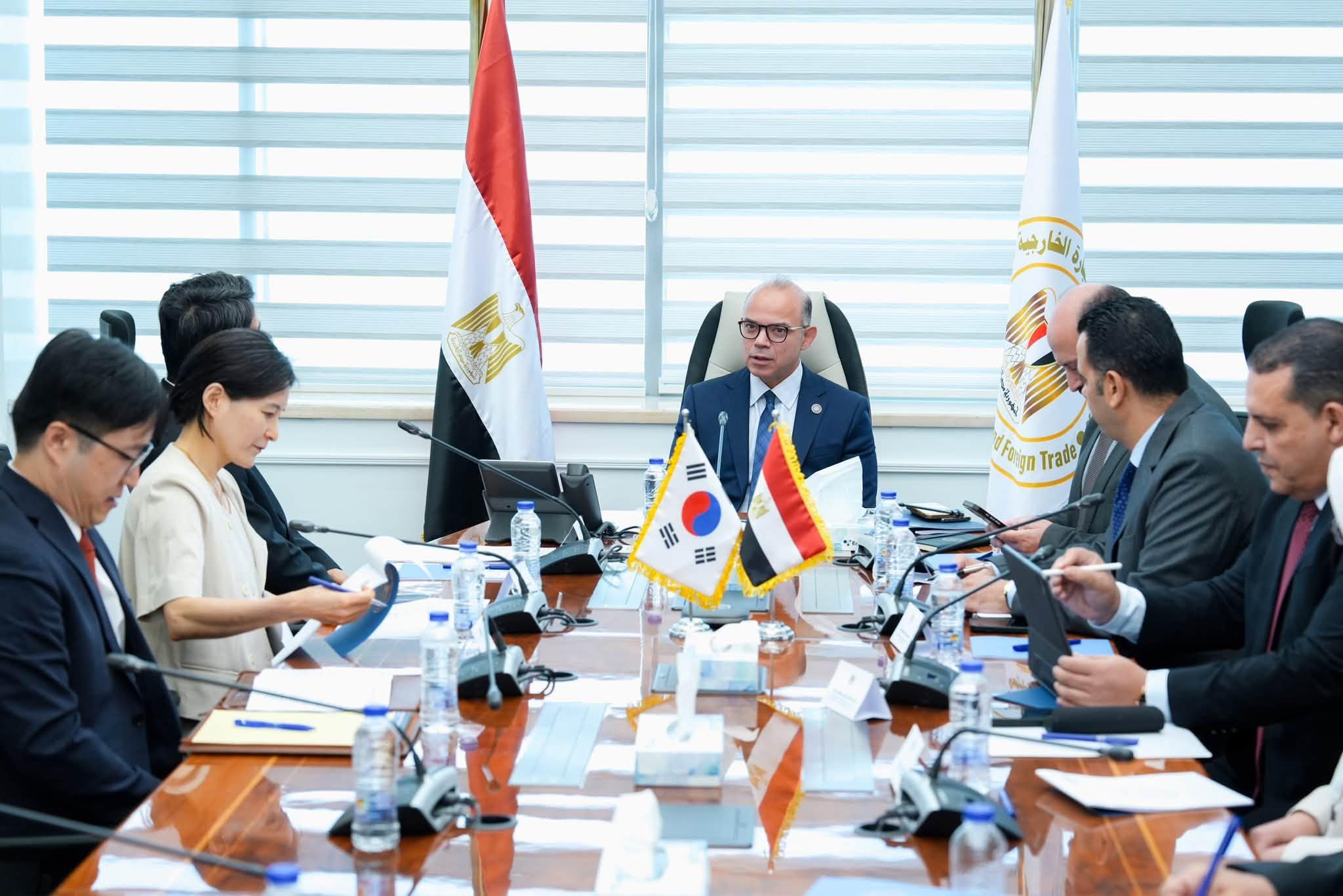 وزير الاستثمار وسفير جمهورية كوريا الجنوبية
