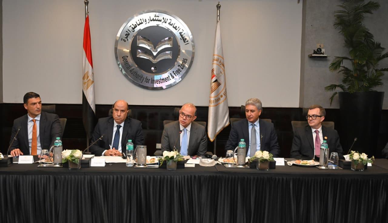 وزراء الاستثمار والصناعة والمالية والتخطيط والعمل والسياحة