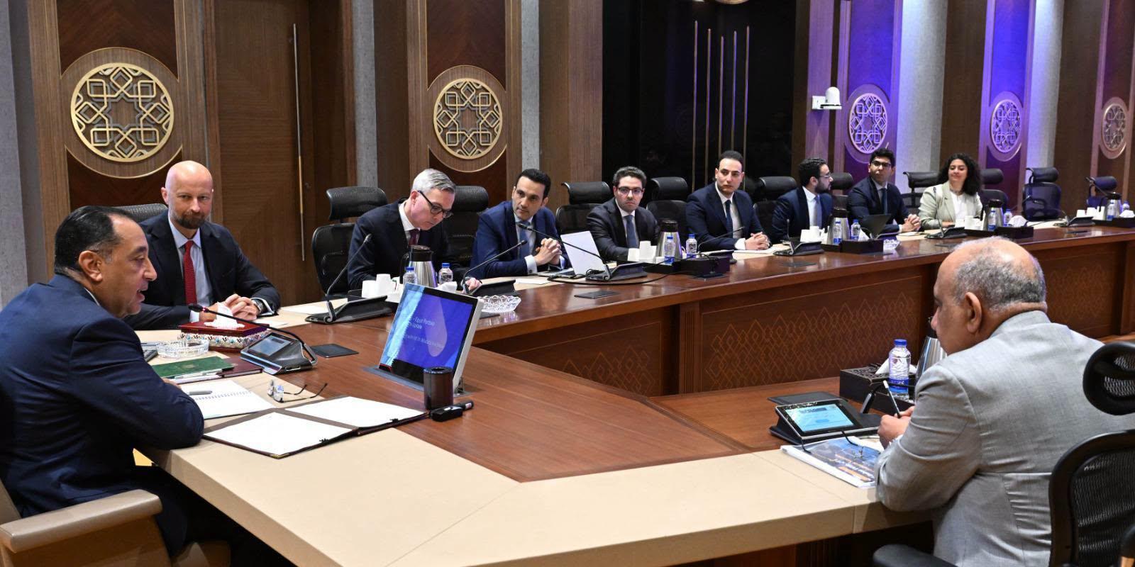 لقاء رئيس الوزراء ومسئولي شركة سكاتك النرويجية