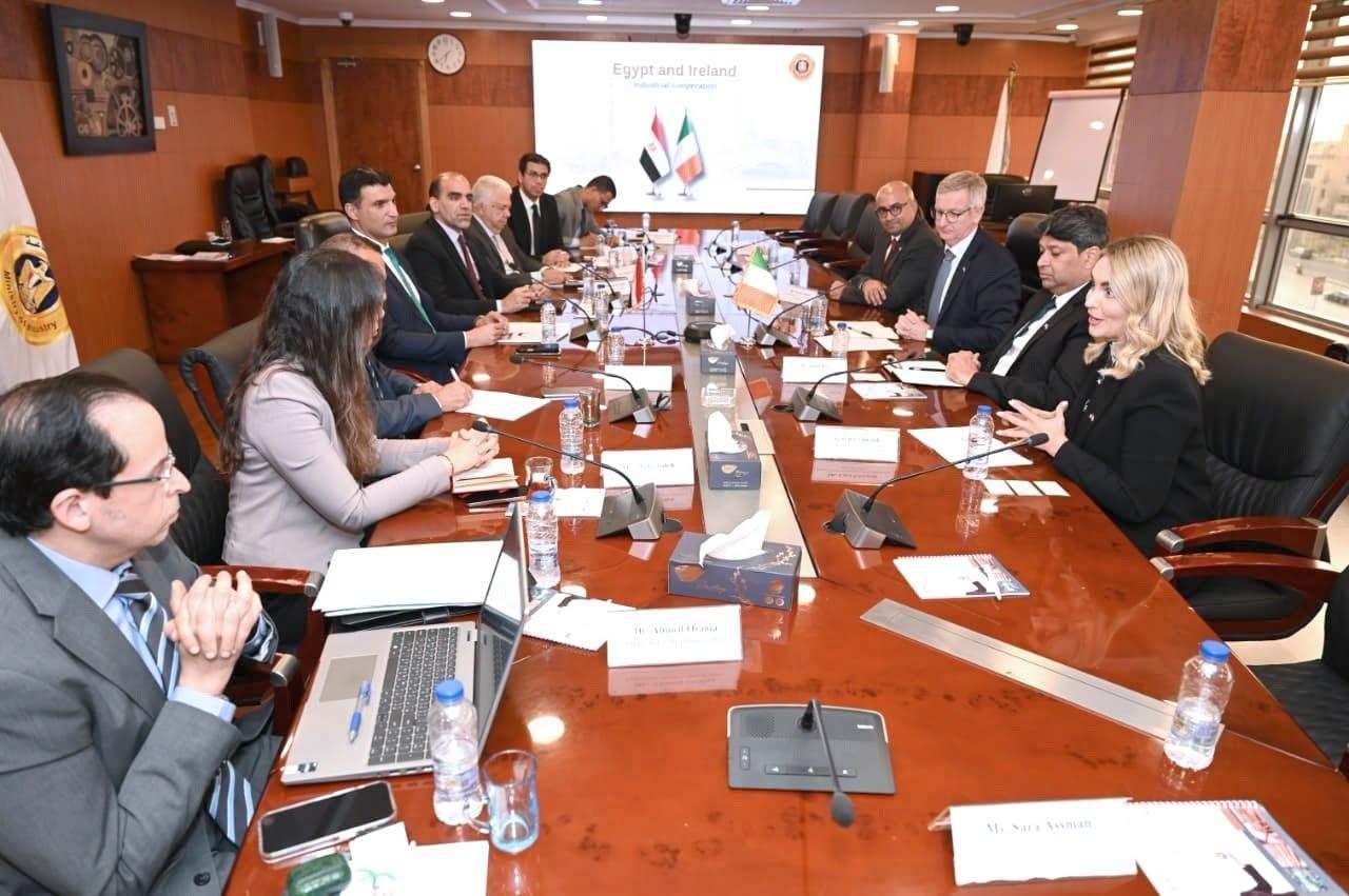 وزير الصناعة