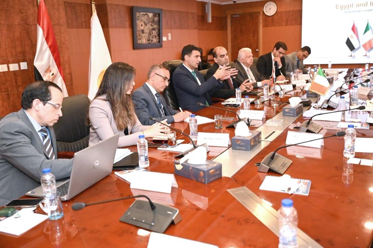 وزير الصناعة