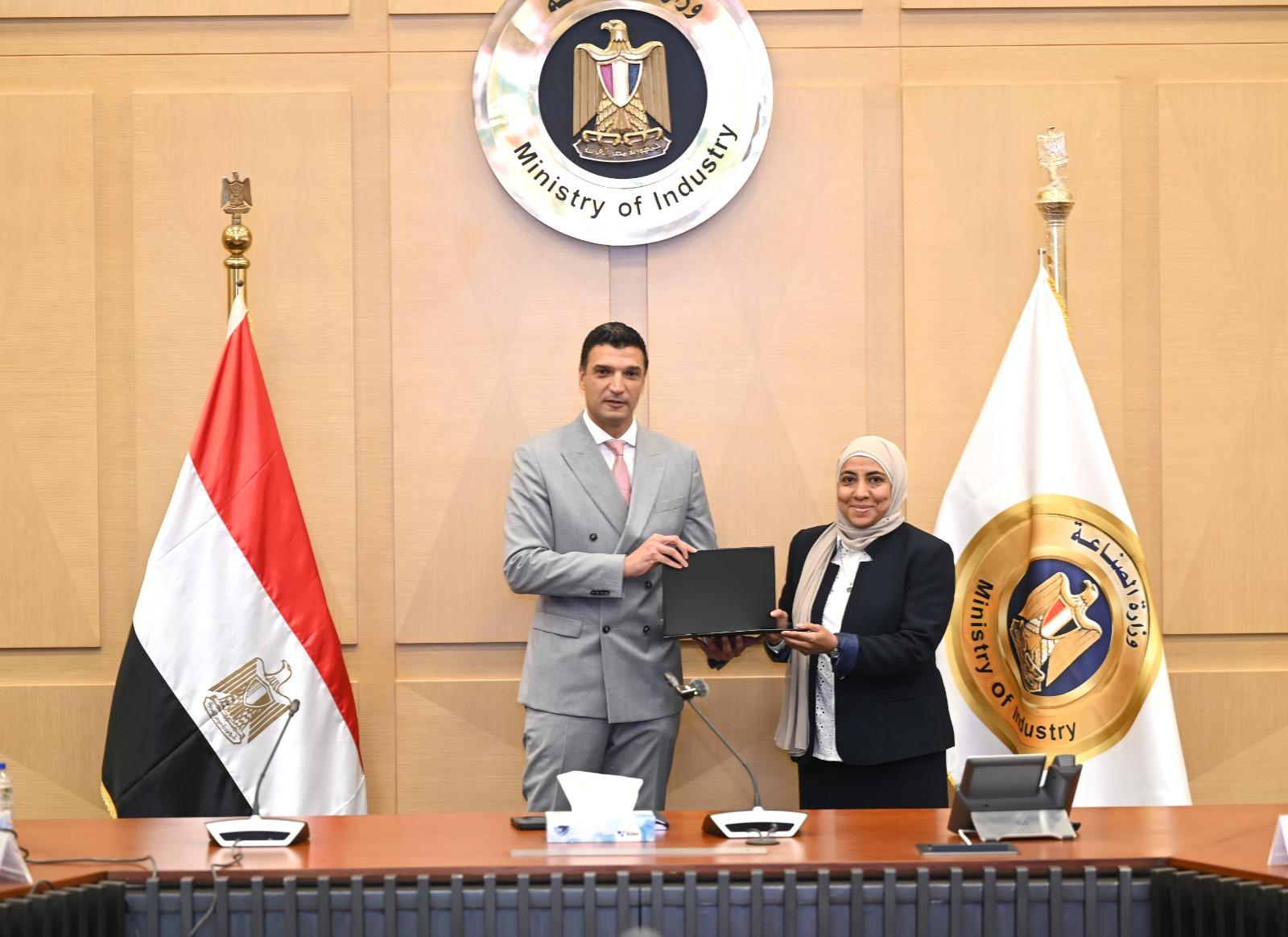 وزير الصناعة