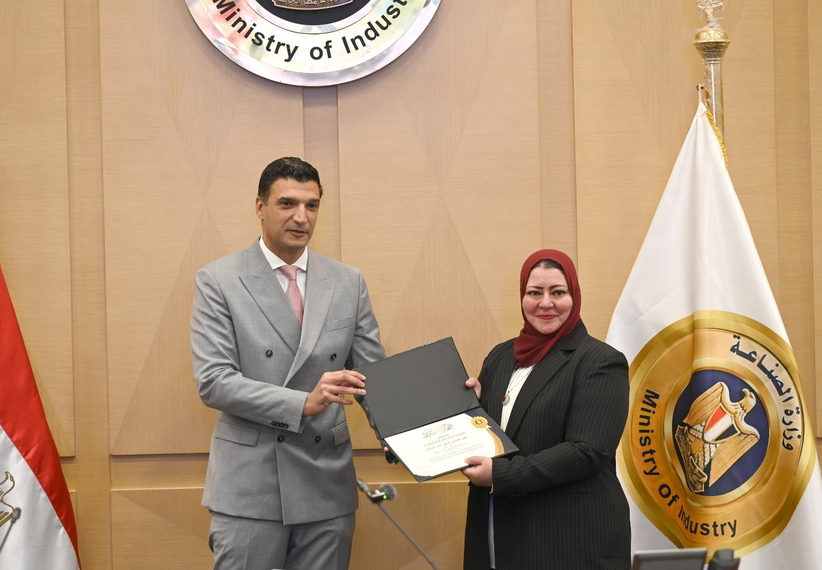 وزير الصناعة