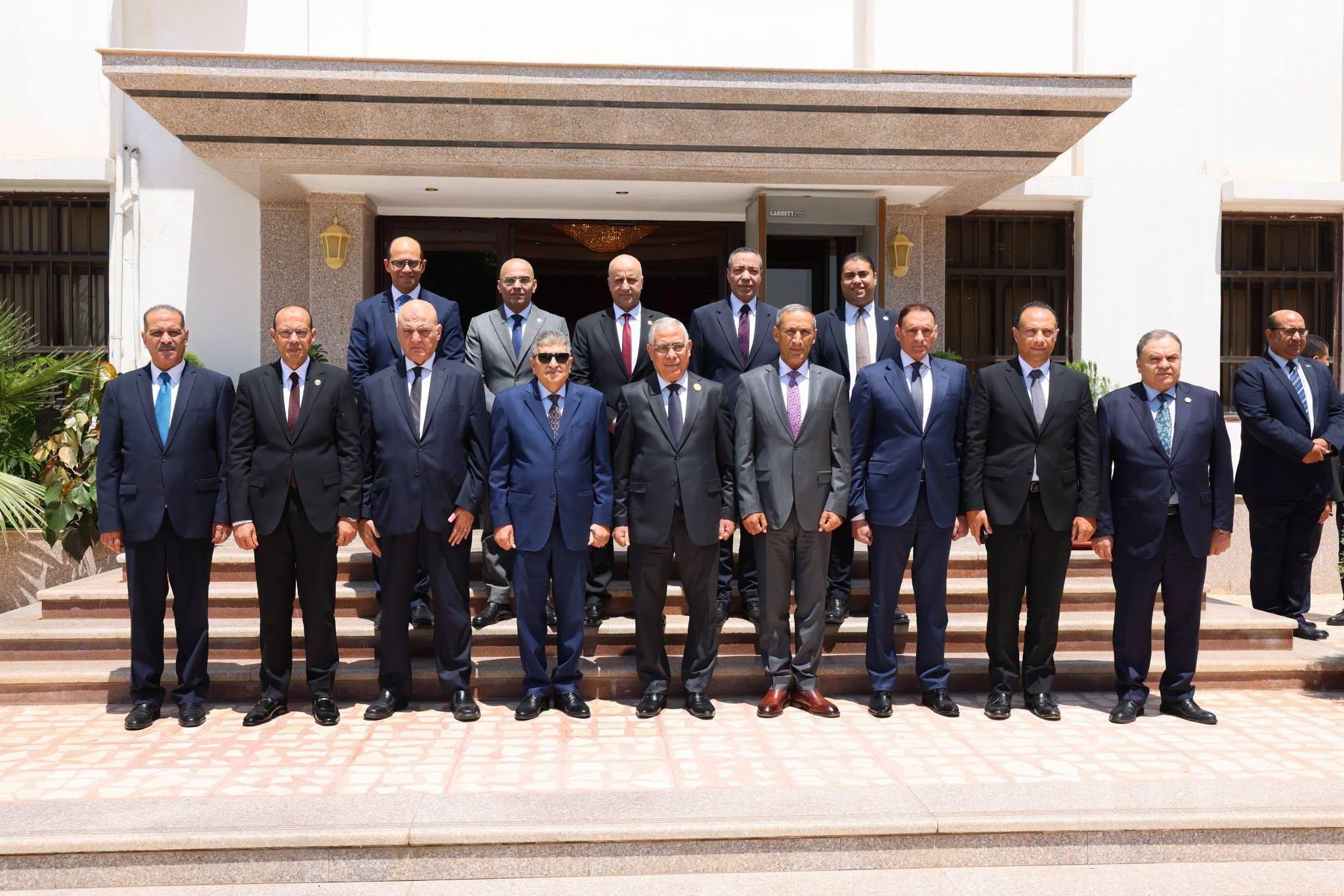 رئيس هيئة قناة السويس يستقبل النائب العام