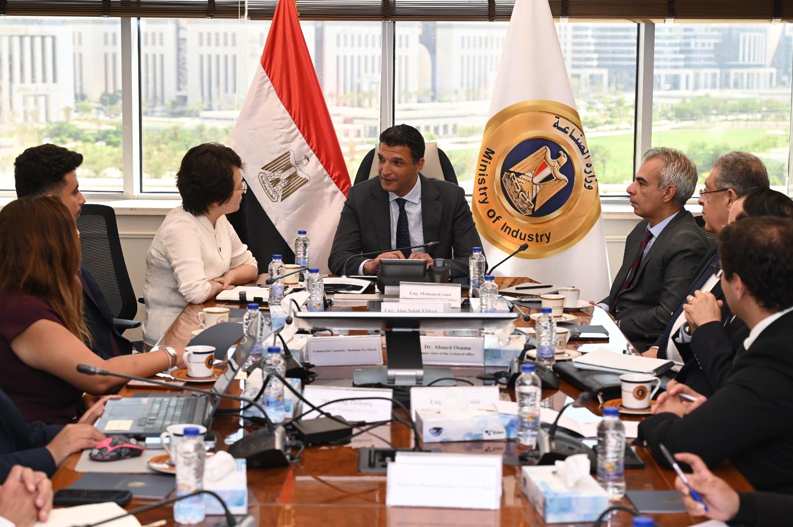 وزير الصناعة