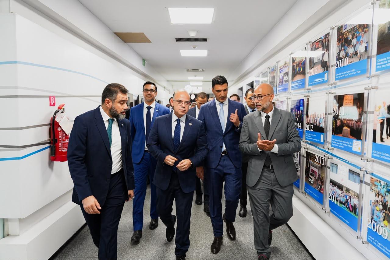 زيارة وزير الاستثمار لجنرال موتورز مصر