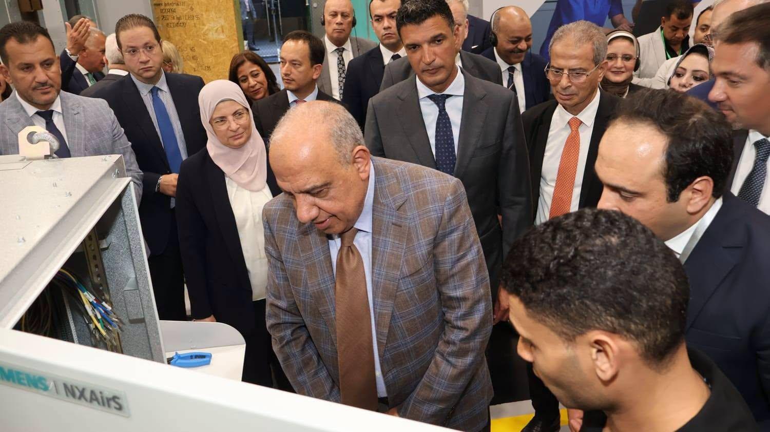 وزير الكهرباء
