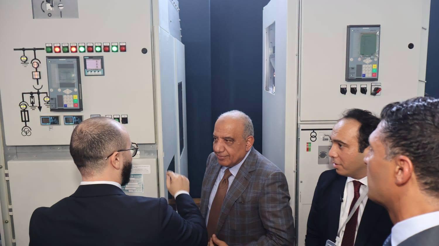وزير الكهرباء