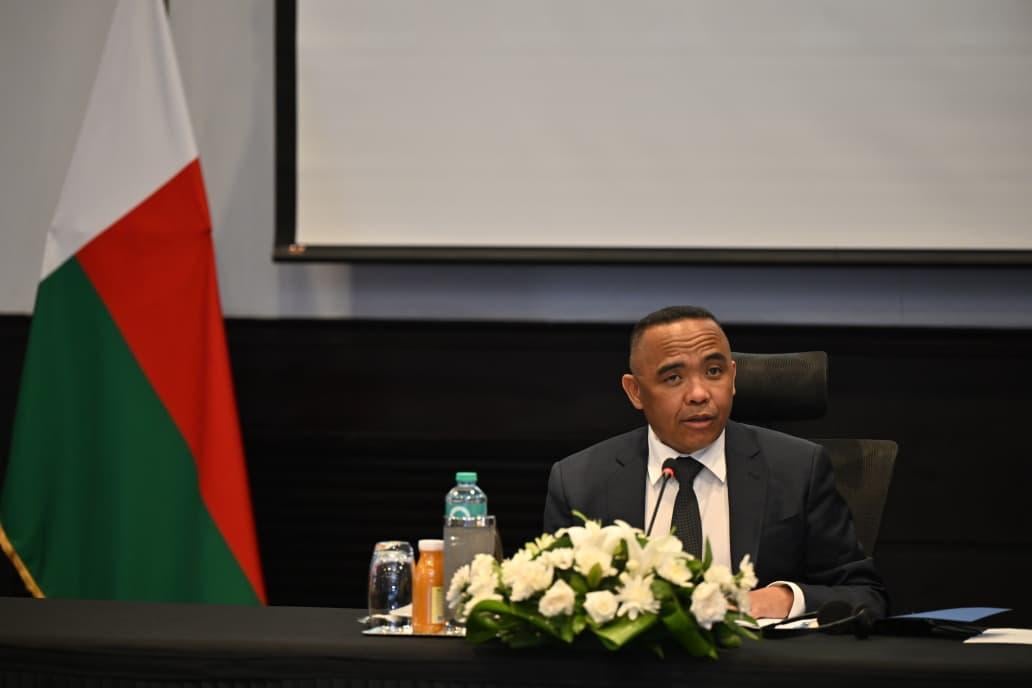 وزير الاستثمار والتجارة الخارجية ورئيس جمهورية مدغشقر