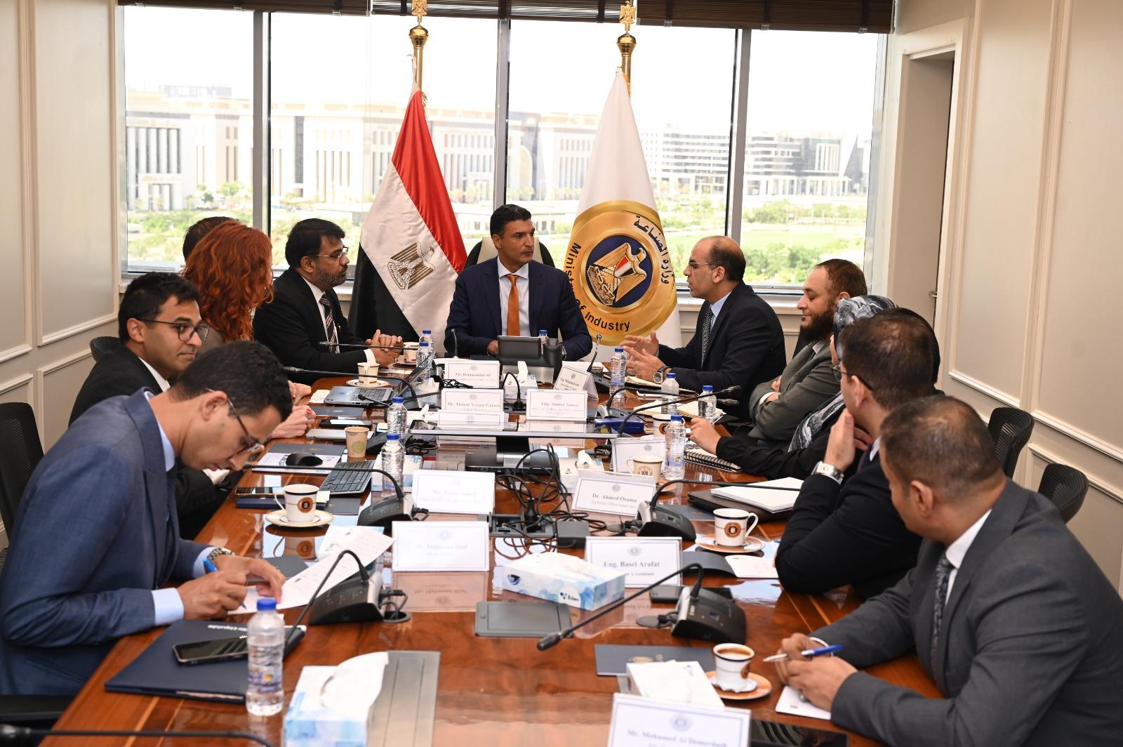 وزير الصناعة