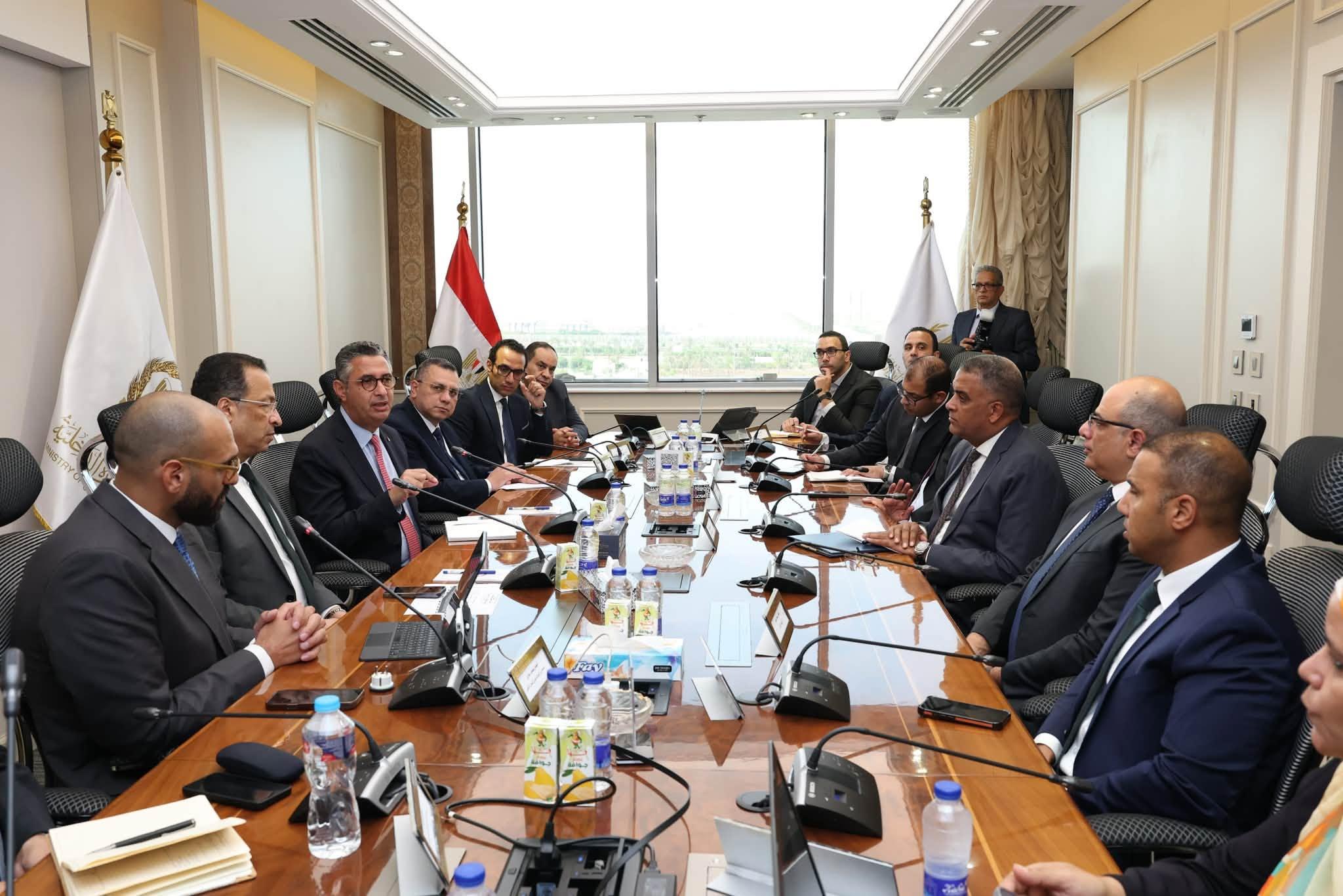 اجتماع وزيري التموين والاتصالات