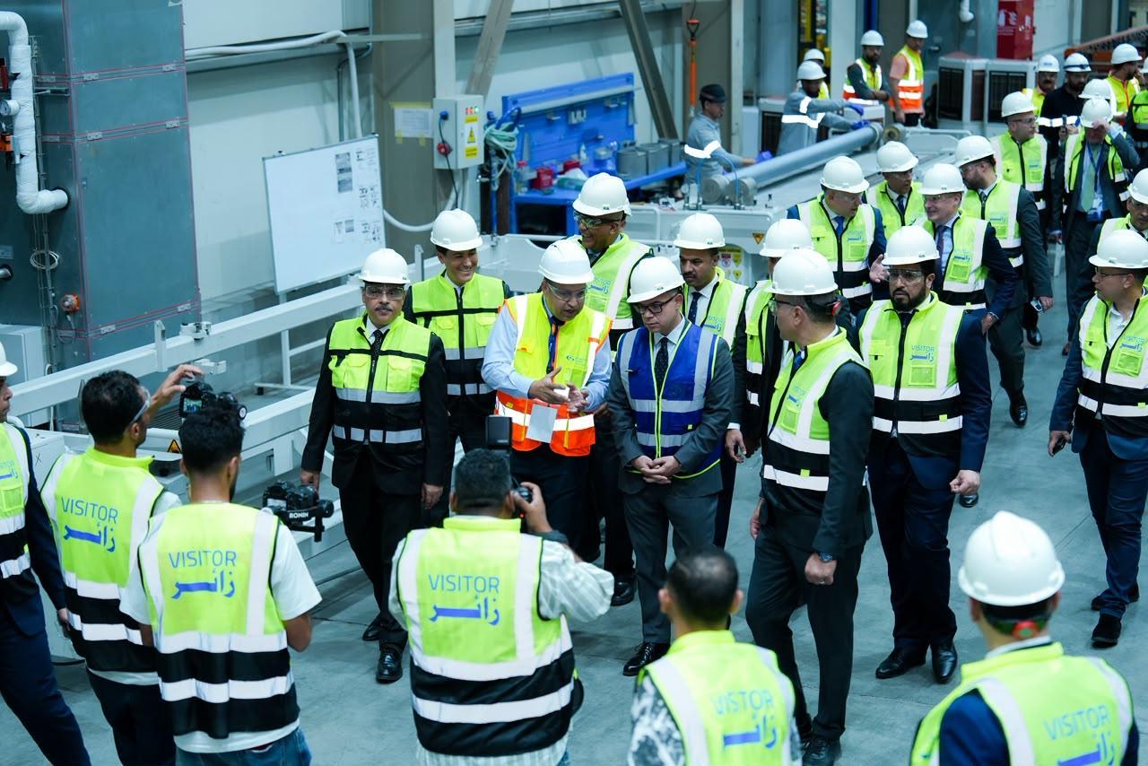 وزير الاستثمار يفتتح خط إنتاج شركة جارديان جلاس الأمريكية بالعاشر