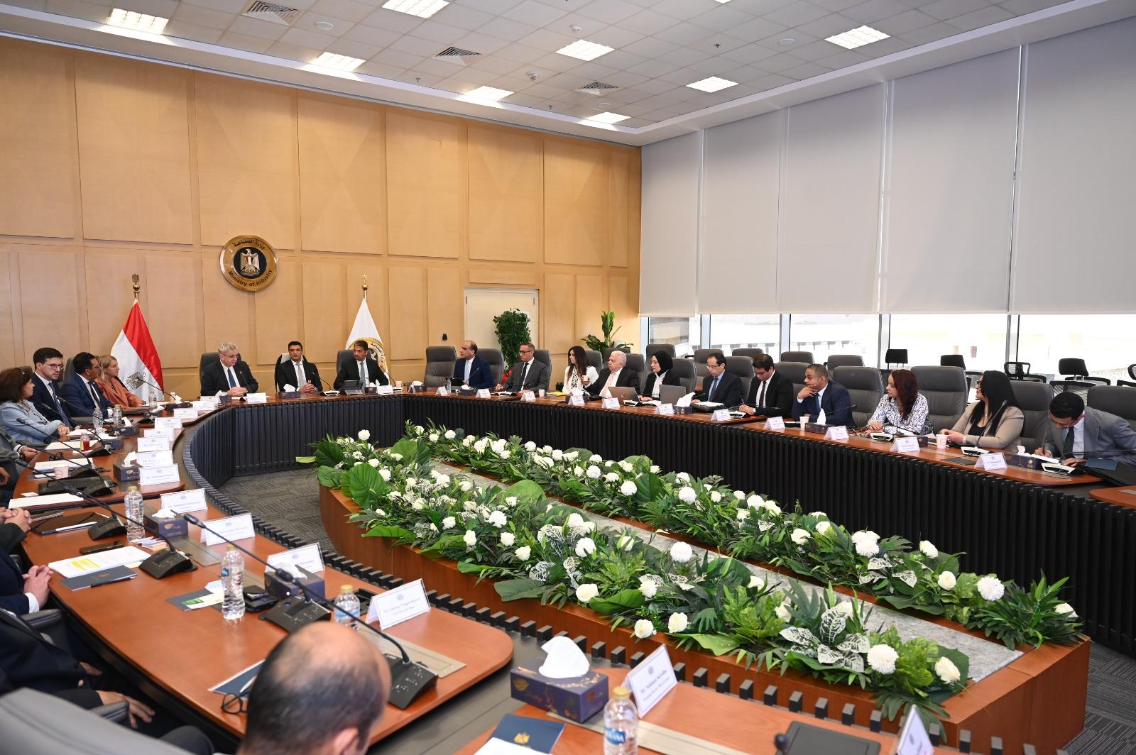 وزير الصناعة