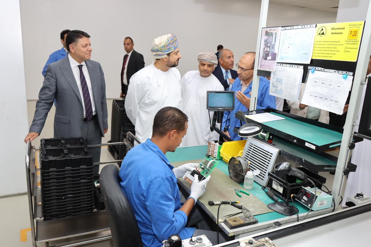 رئيس التنمية الصناعية تستقبل وفداً عُمانياً رفيع المستوى