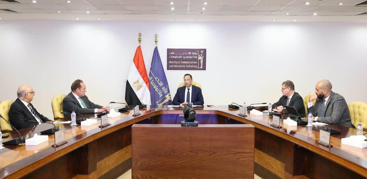 وزير الاتصالات