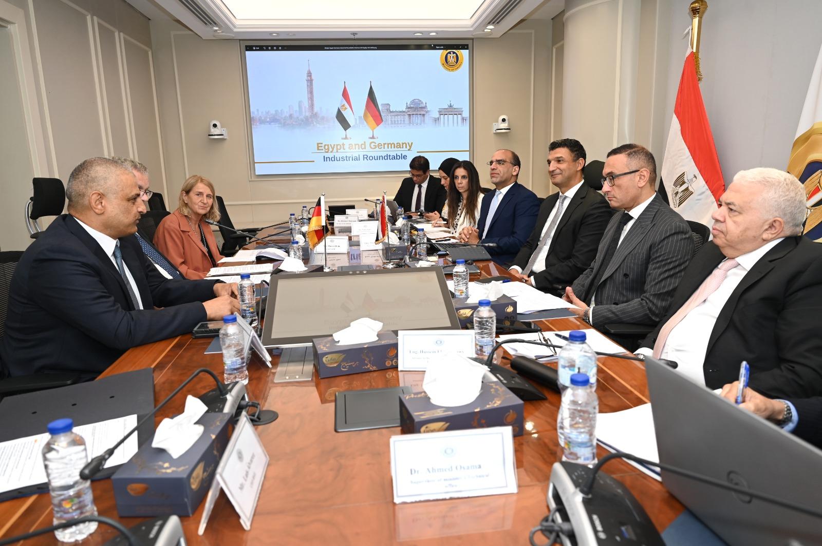 وزير الصناعة