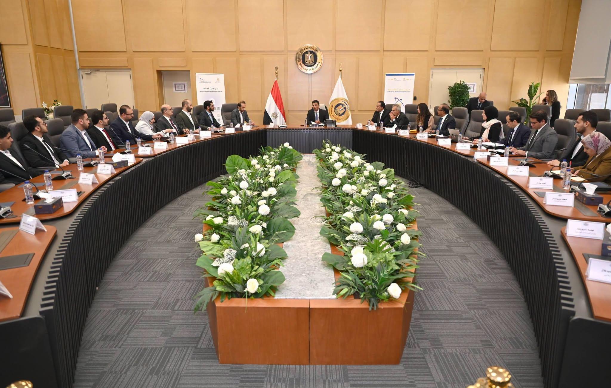 وزير الصناعة