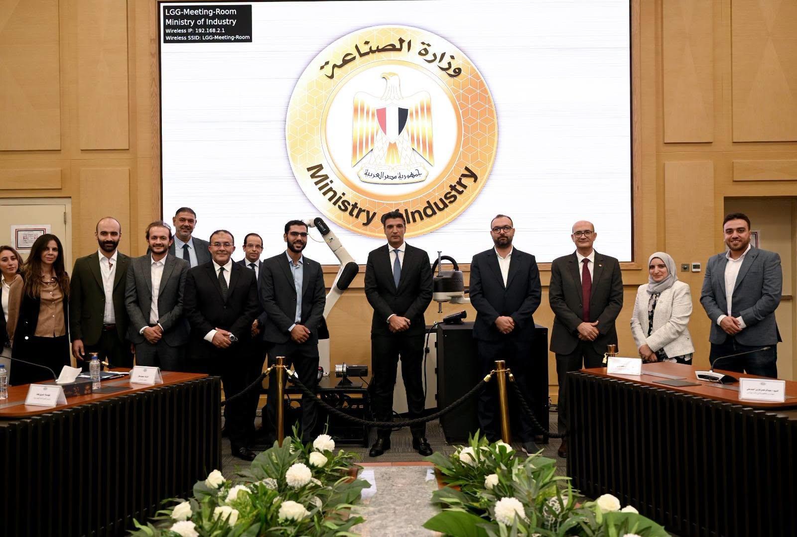 وزير الصناعة