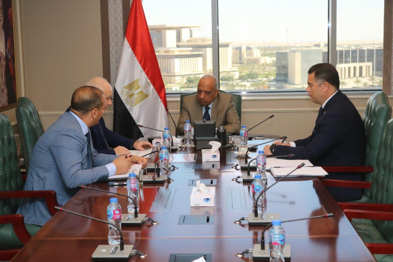 اجتماع وزير الكهرباء